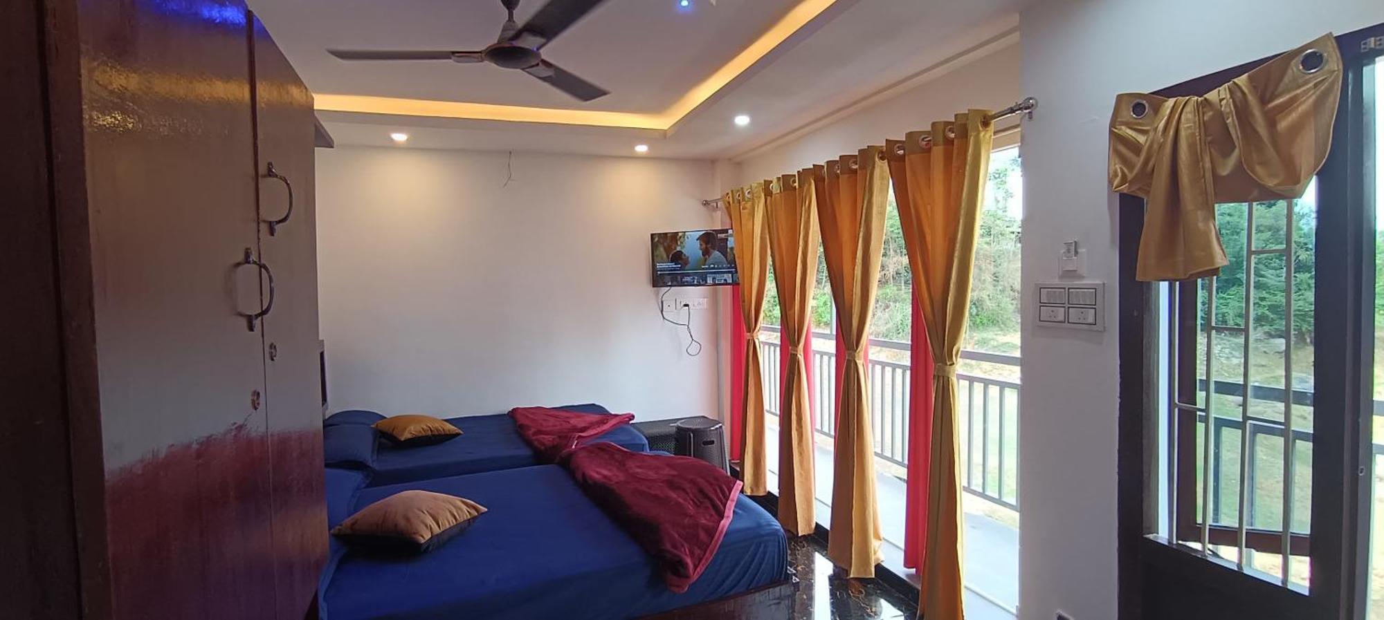 Glasshouse Retreat By The Jungle Stay Groups Valparai Exterior photo
