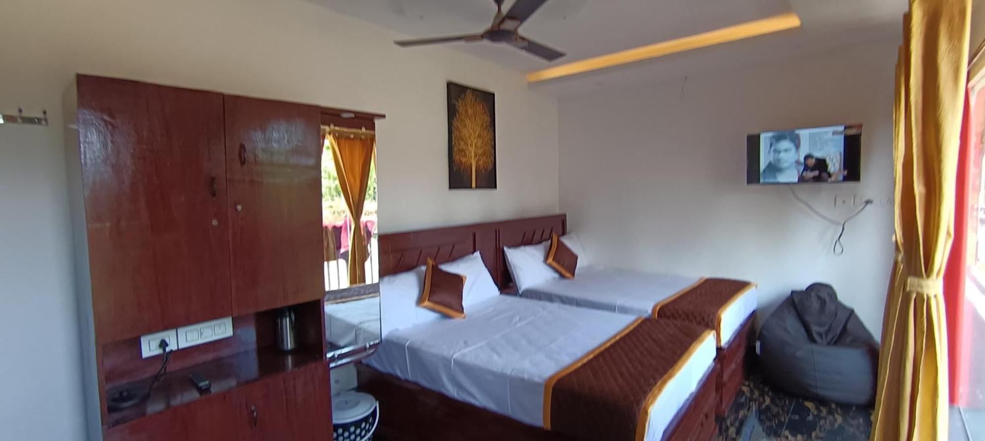 Glasshouse Retreat By The Jungle Stay Groups Valparai Exterior photo