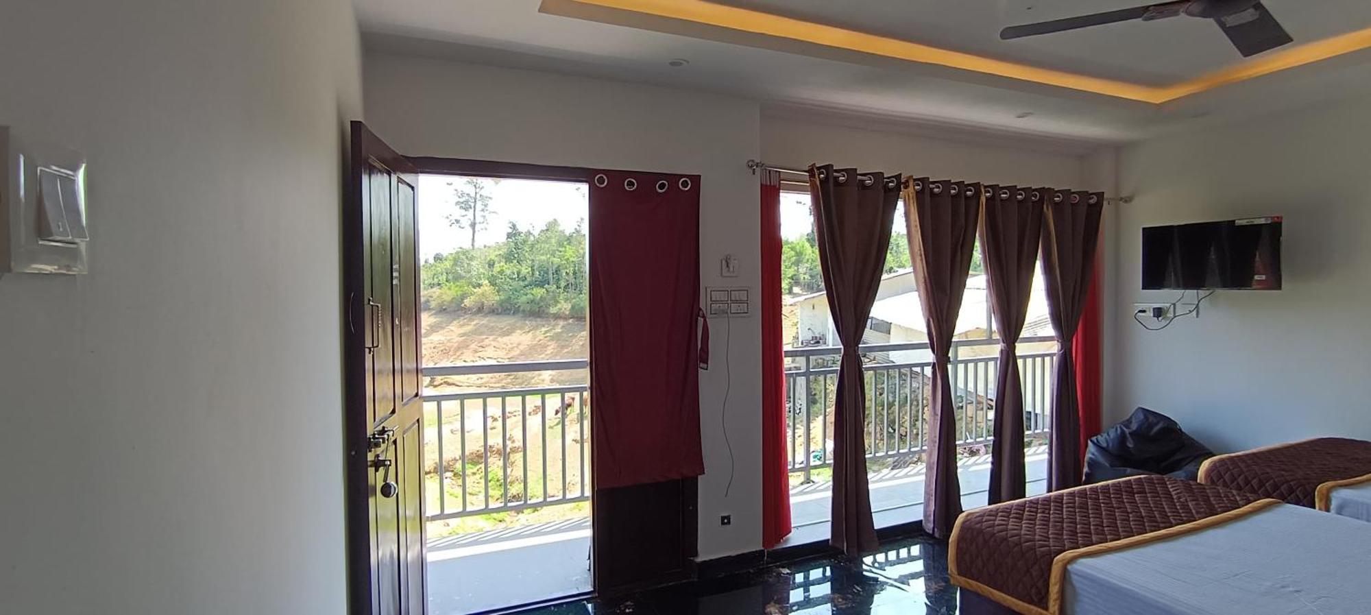 Glasshouse Retreat By The Jungle Stay Groups Valparai Exterior photo